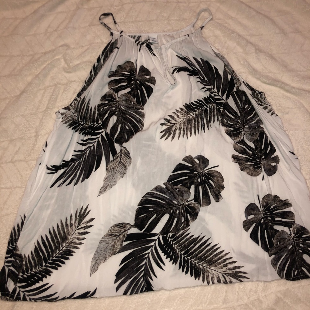 🌹 Old Navy XL Halter Tank Top Black and White
